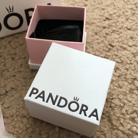 Pandora Moments small “O” pendent - Picture 7 of 8